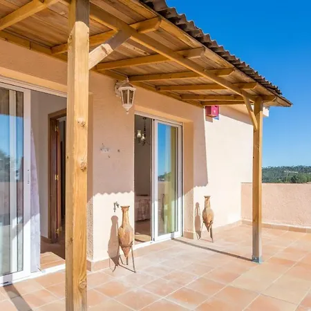 Sleeps 8 *