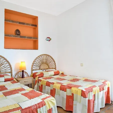Sleeps 8 *