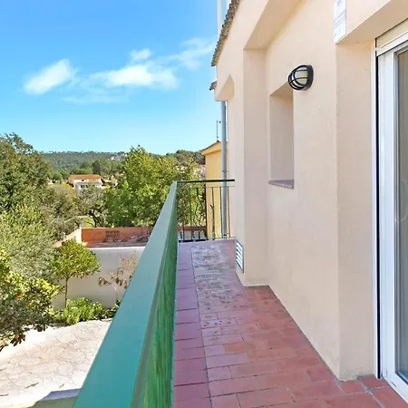 Sleeps 8 *